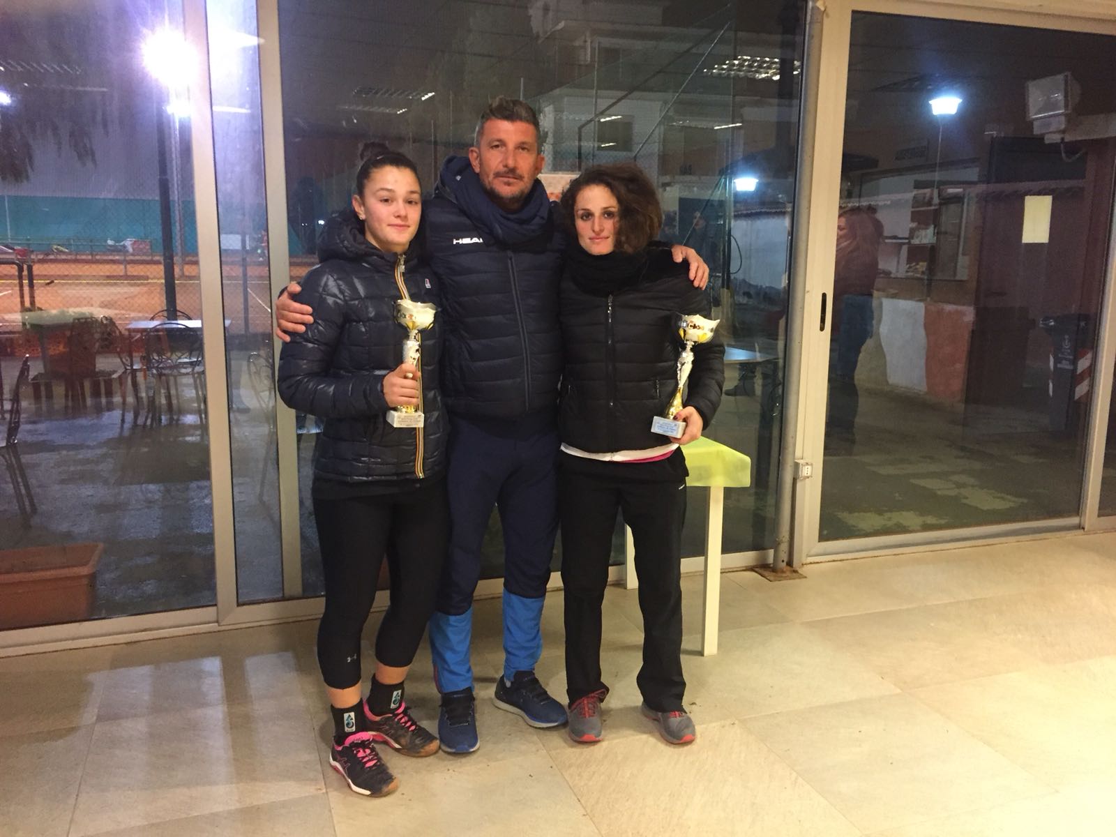 VITA DA ACCADEMIA. Vittoria numero 2 del 2018 per l’Accademia Napoli: Chiara Lanzetta conquista il derby con Simona Caputo e il torneo di Terza del Poseidon. E le finali salgono a 3.