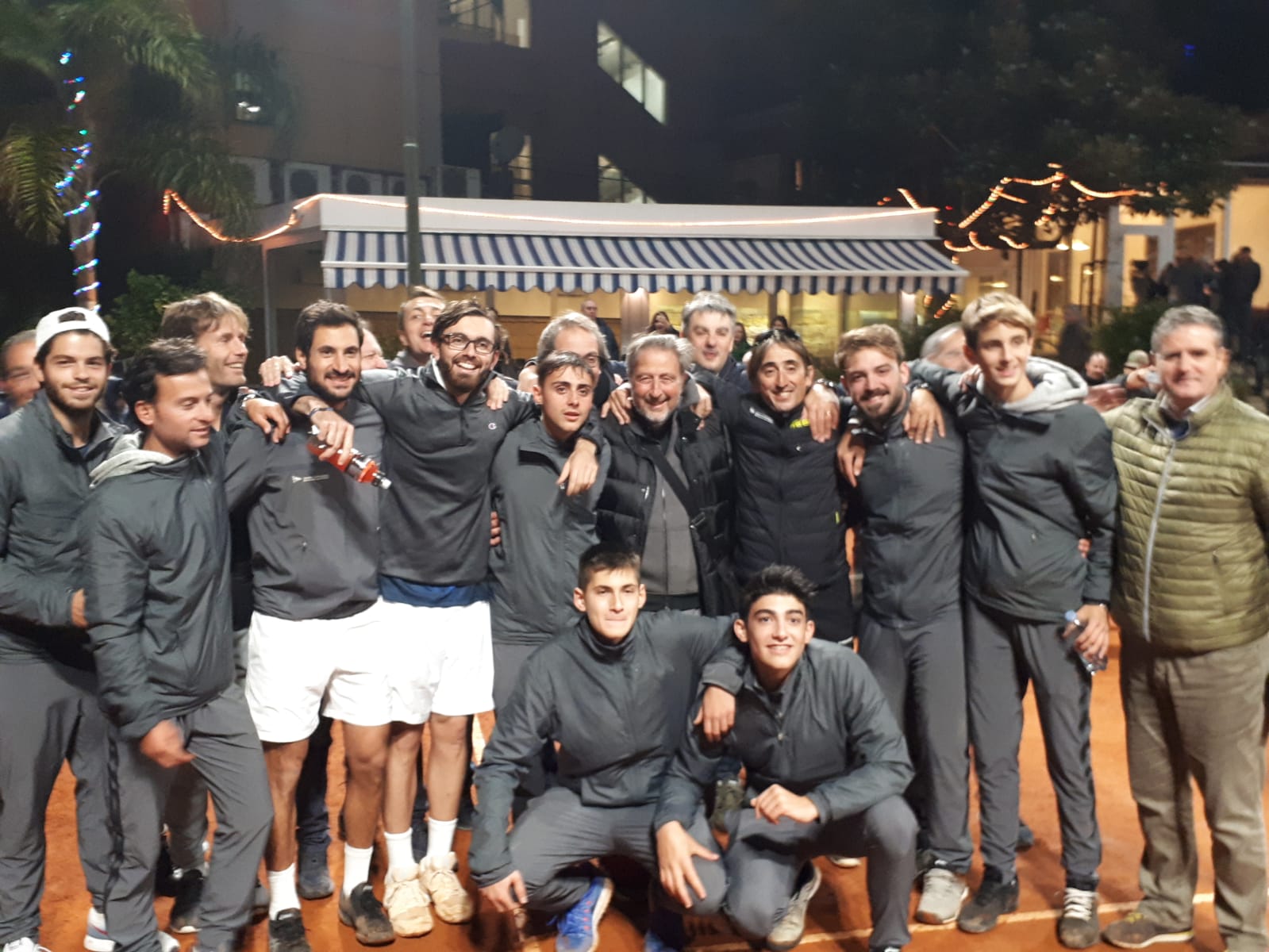 TENNIS VOMERO IN A1. L’Accademia Napoli festeggia e brinda con i “suoi” ragazzi coraggiosi e mai domi