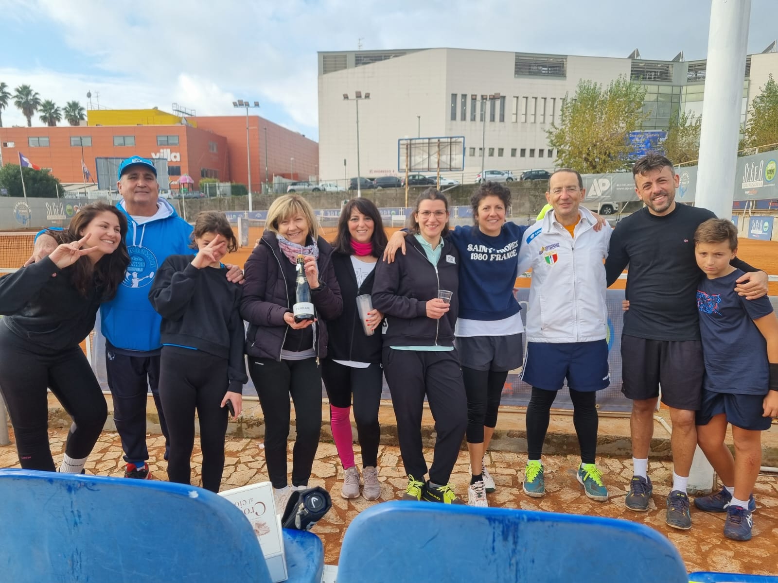 CHI GIOCA A TENNIS A INIZIO ANNO, gioca a tennis e si diverte tutto l’anno