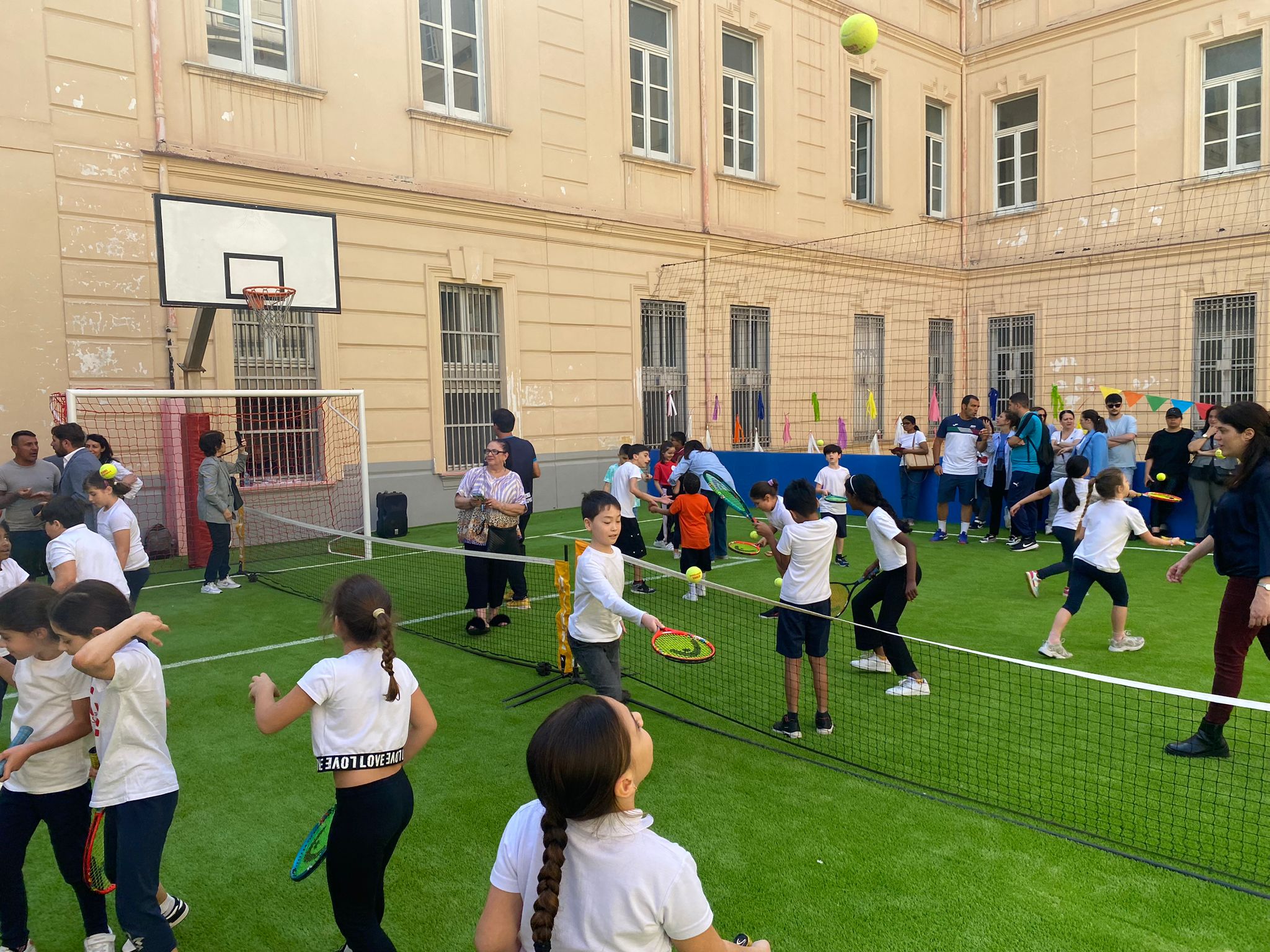 L’Accademia porta il tennis al nuovo campo sportivo polifunzionale alla Sanità